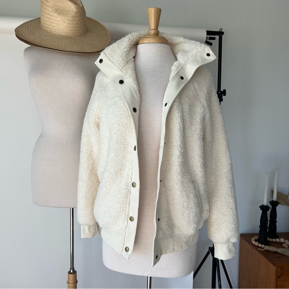 CREAM SHERPA JACKET - Picture 11 of 11